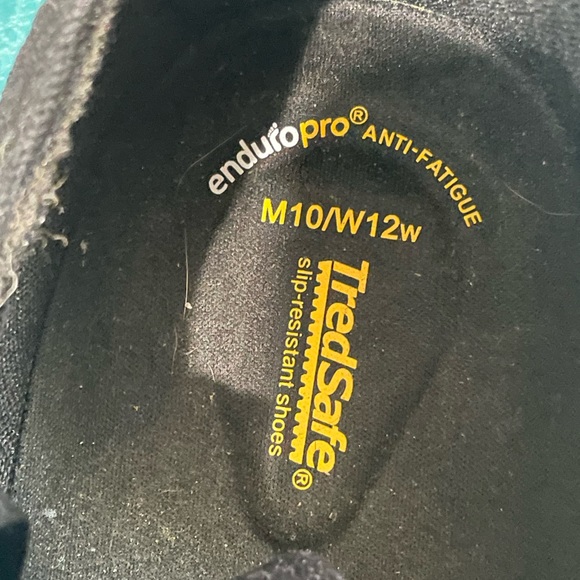 NonSlip Shoes - Picture 3 of 4